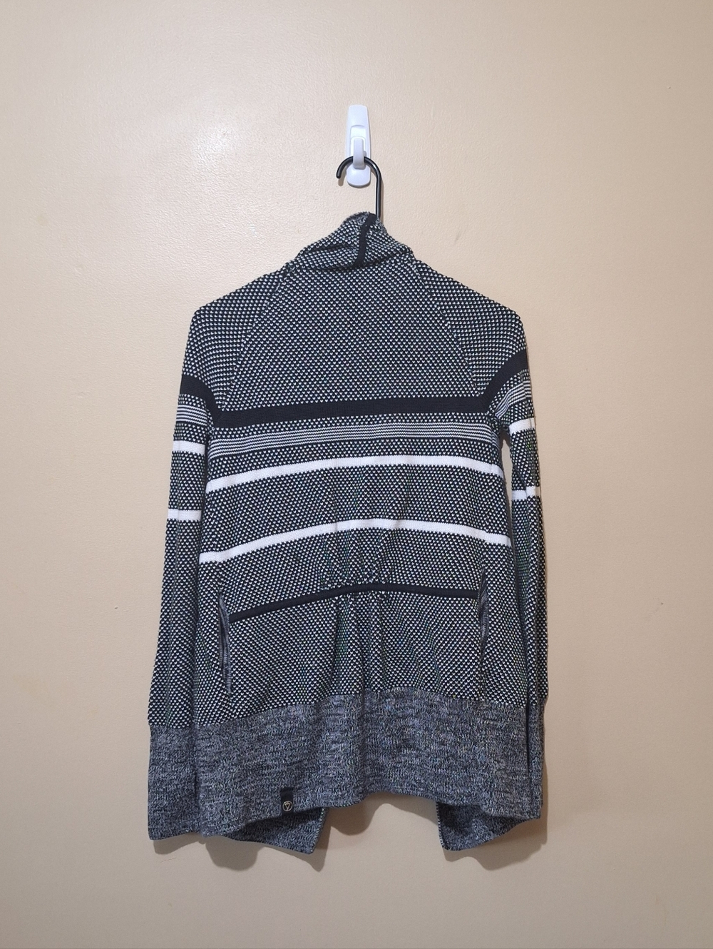 Ivivva Sweater - Picture 5 of 8